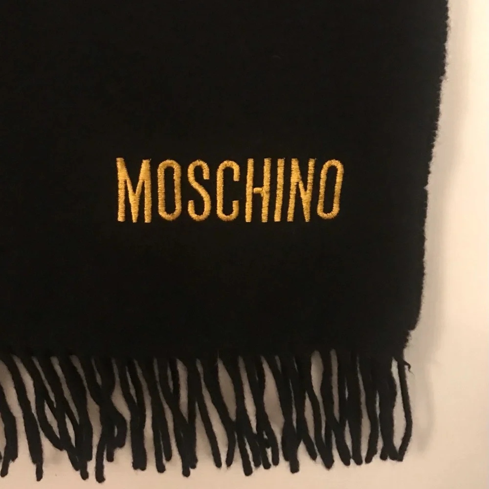 Moschino pashmina scarf 🧣 100% 🐑 pure lamb’s wool